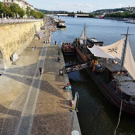 Maximilian Central * Prag